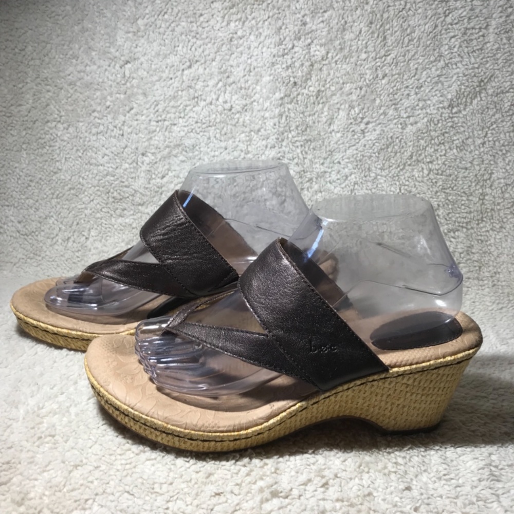 b.o.c. Women’s Shimmery Brown Leather Wedge Sandals Size 9